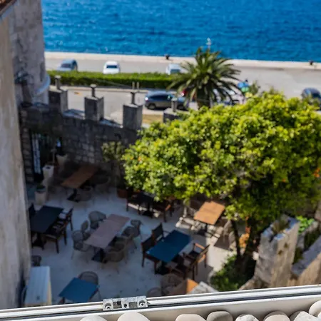Oro Old Town Steps From The Sea
